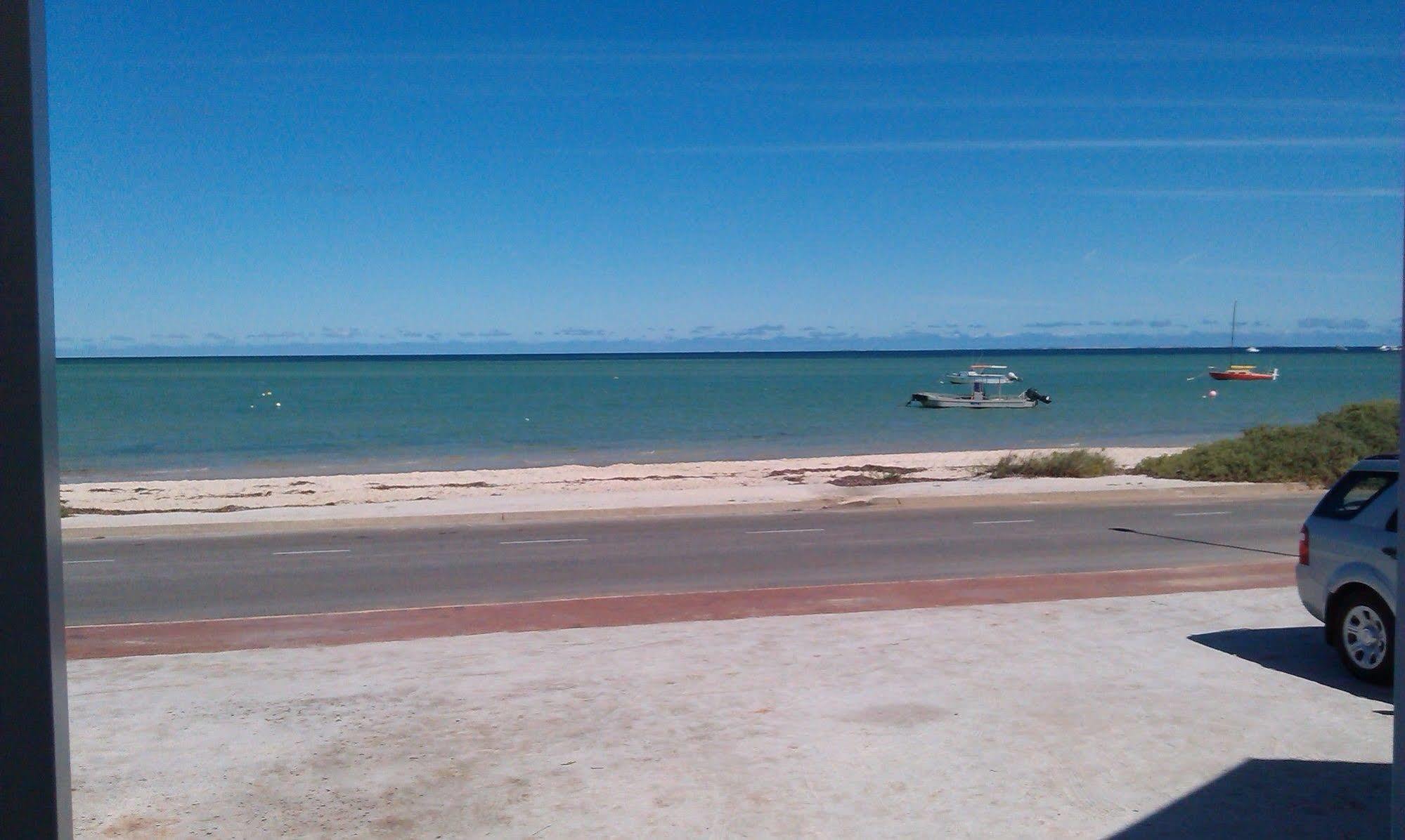 Oceanside Village Denham Bagian luar foto